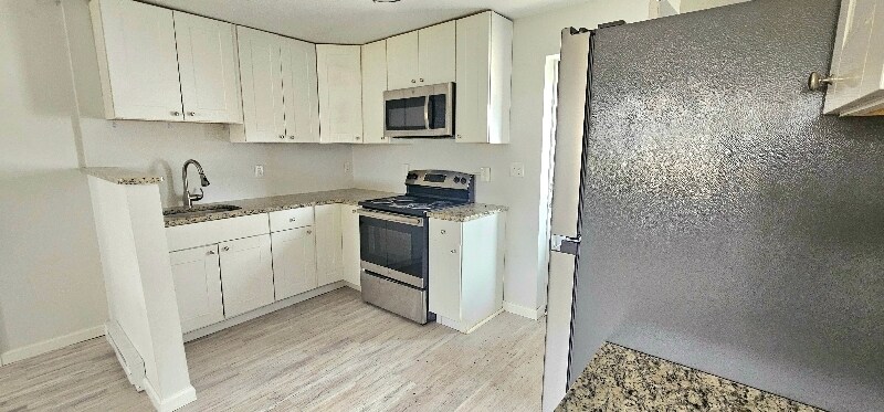 Building Photo - 125 Cosey Beach Ave