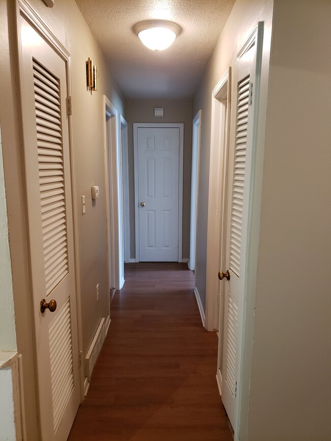 Building Photo - 652 Lotus Ave