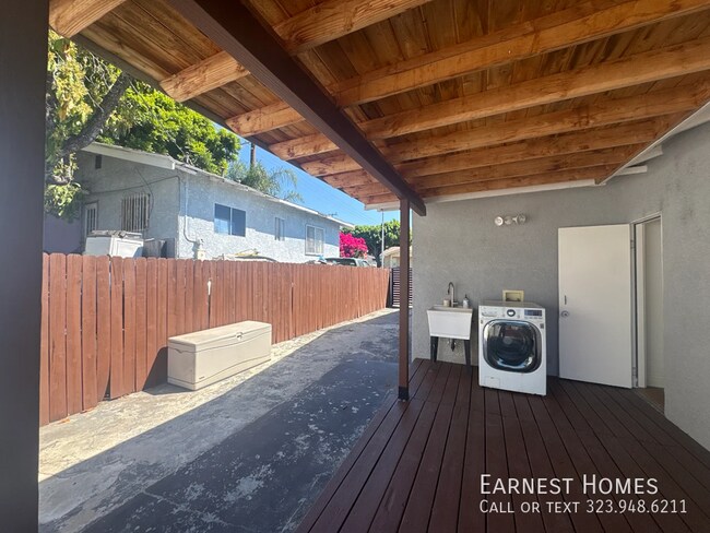 Building Photo - 2691 Thorpe Ave