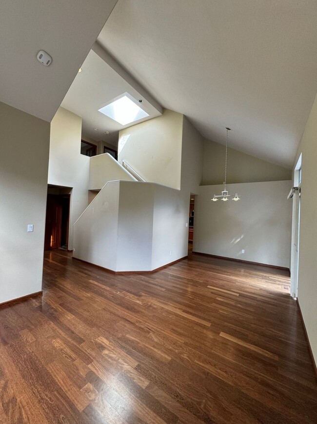 Building Photo - Cozy 3 bed 2.5 bath home in Klahanie Issaquah