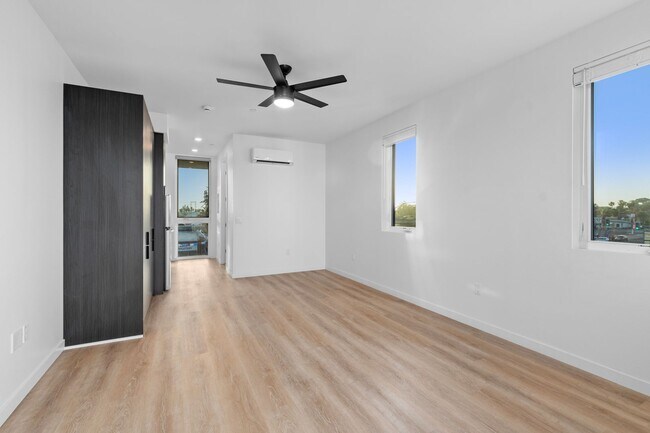 Building Photo - Modern 1x1 - Premier National City Location. Immediate Move-In!