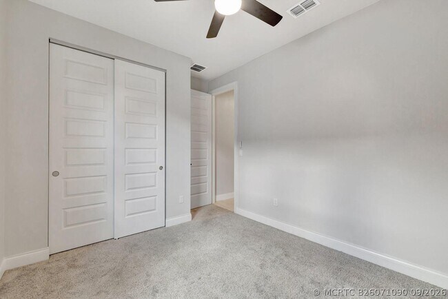 Building Photo - 8606 Dahlia Cir