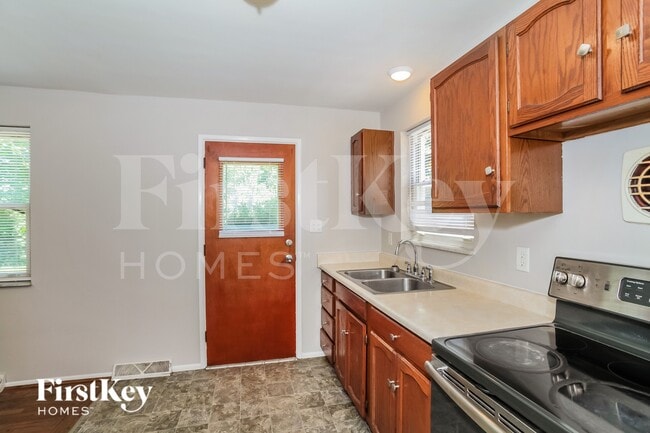 Building Photo - 9216 Maverick Dr