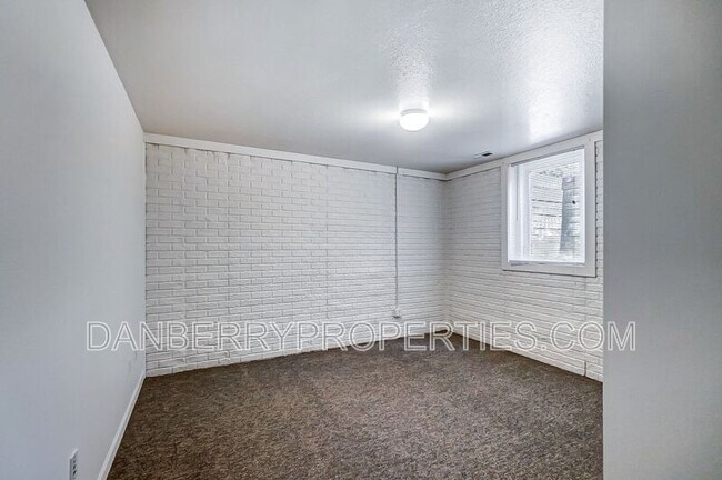 Building Photo - 3571 Turret Green Dr