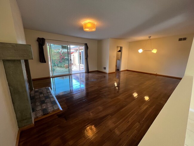 Building Photo - SILVER SPUR EXECUTED FAMILY HOME