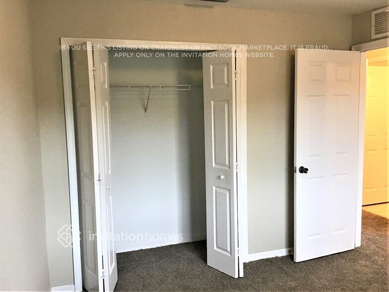 Building Photo - 8910 SW 220th Ln