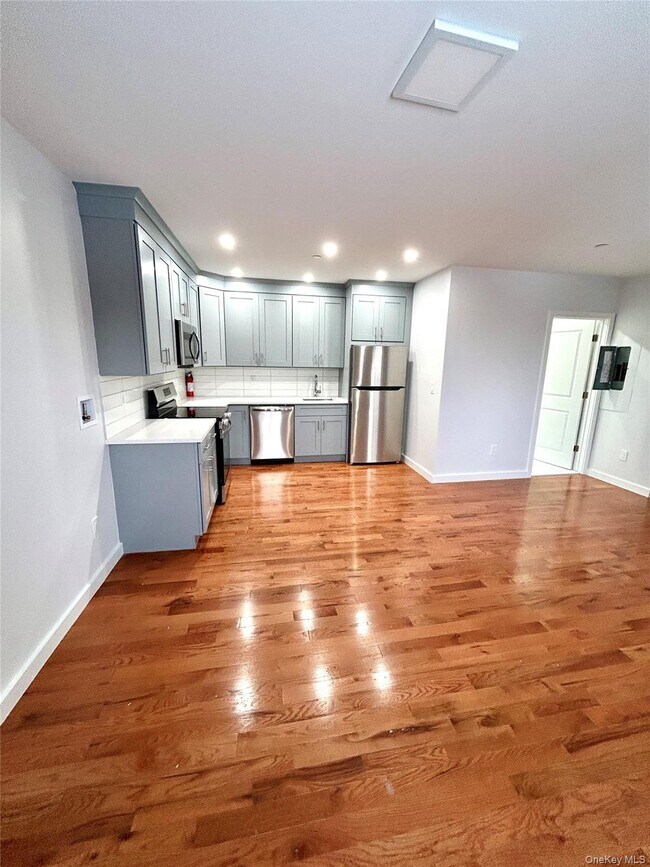 Building Photo - 99 Main St