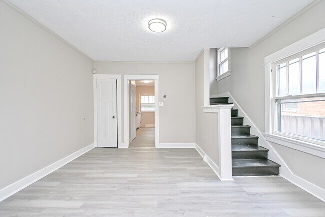 Building Photo - 312-314 Pointview Ave