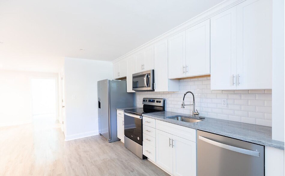 Building Photo - 701 8th St NE