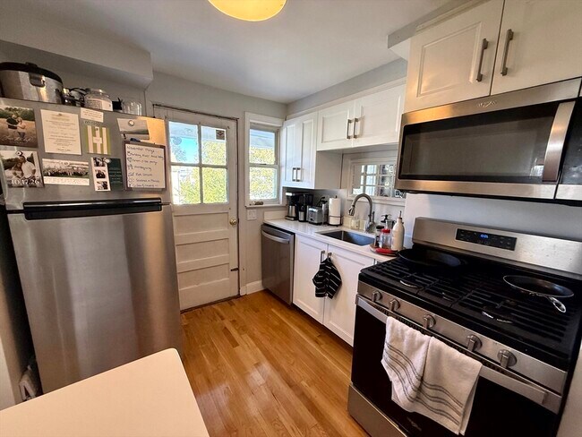 Building Photo - 31 York Ave