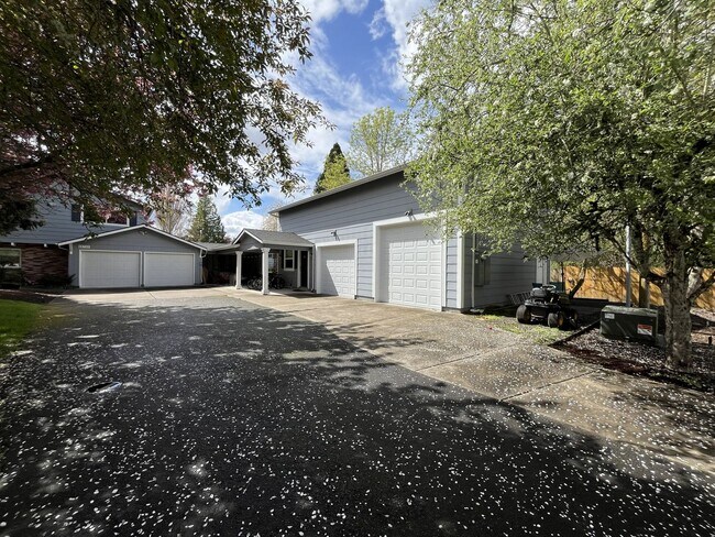 Building Photo - Comfortable Living in Bethany with Two Separate Units, Expansive 0.45-Acre Lot & Versatile Detach...