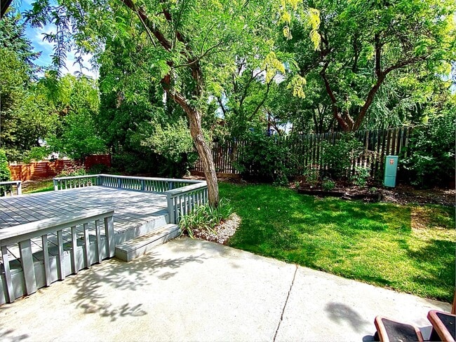 Building Photo - Lovely Highlands Home w/a View Available 7...