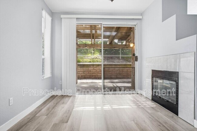 Building Photo - 1389 Serena Cir