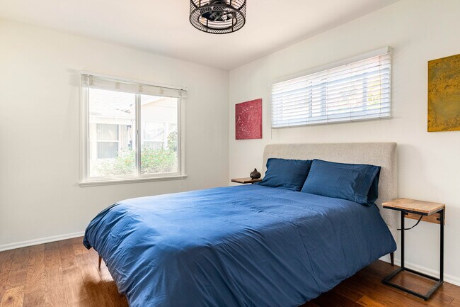 Building Photo - 12415 1/2 Chandler Blvd-A