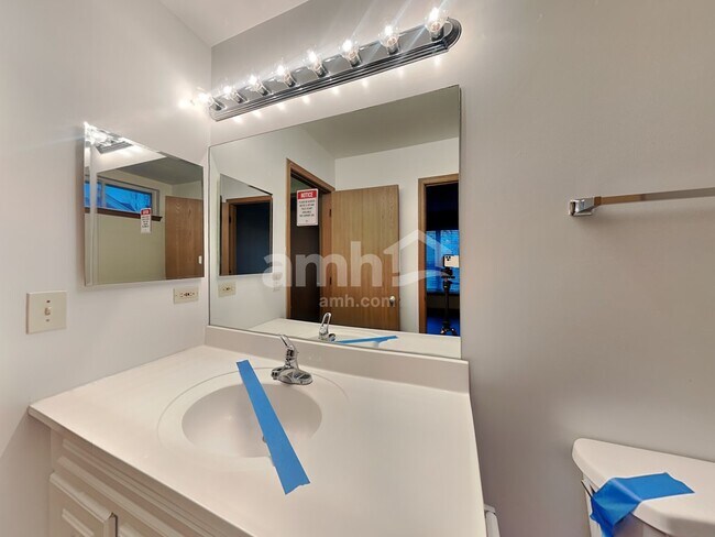 Building Photo - 1404 Keele Dr