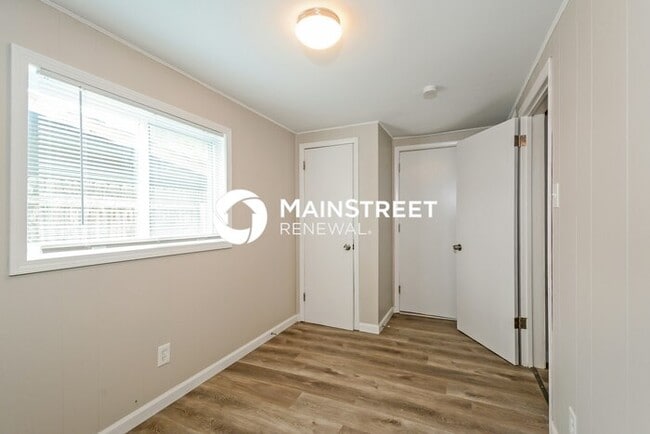 Building Photo - 4 Bedroom Pet-Friendly Home in Florissant,...