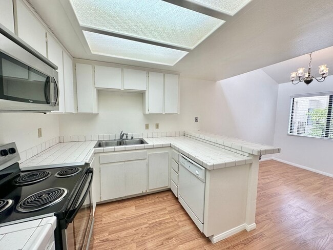 Building Photo - Beautiful 2 bedroom Condo off Adams Ave wi...