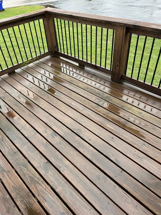 Building Photo - 110 Creekwood Ave