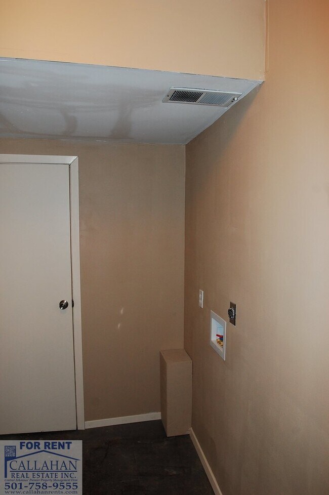 Building Photo - Updated 3 Bedroom NLR Home