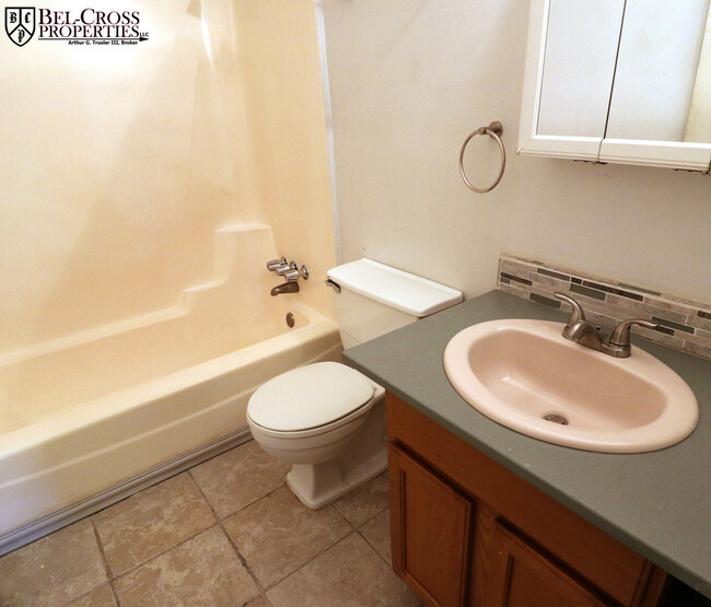 Building Photo - Affordable 2 Bedroom, 1 Bath Townhouse - A...