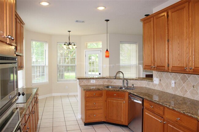 Building Photo - 6622 High Knoll Dr