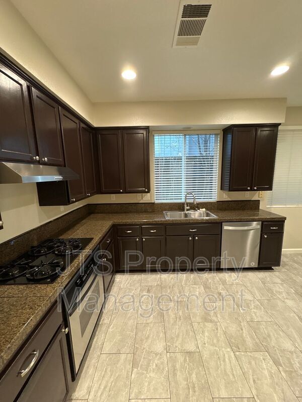 Building Photo - 9542 Windrose Ln