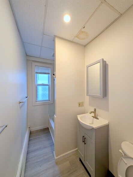 Building Photo - 61 Webster Ave