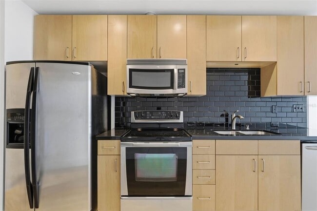 Building Photo - 155 S Court Ave