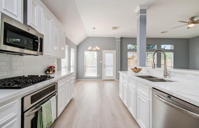 Building Photo - 6139 Rachels Ct