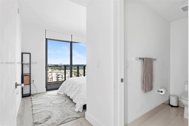 Building Photo - 121 NE 34th St