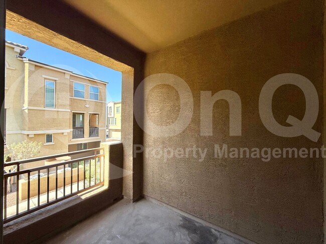 Building Photo - 240 W Juniper Ave