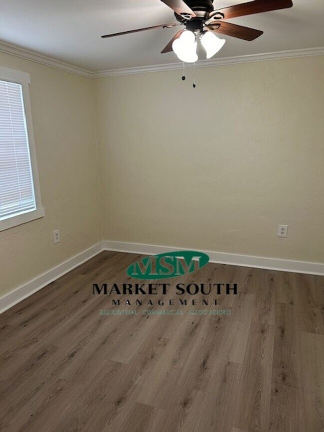 Building Photo - APPLICATION PENDING!! Eastside location