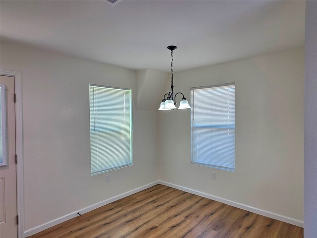 Building Photo - 5422 Pine Ave