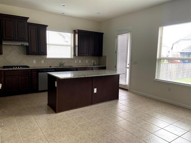 Building Photo - 2918 Zelma Dr