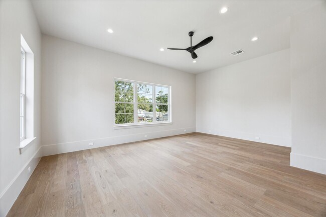 Building Photo - 7203 Tickner St