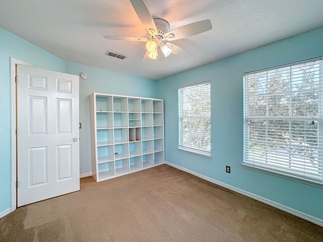 Building Photo - Stunning 5-Bedroom Home in North Village o...