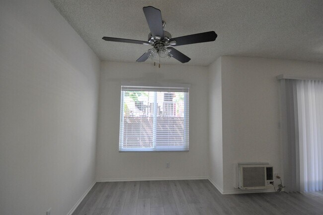 Interior Photo - 4936