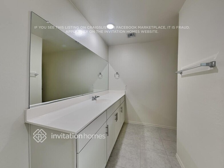 Building Photo - 19143 W Elm St