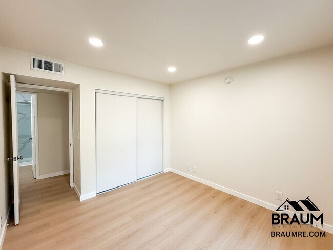 Building Photo - 4404 Stern Ave