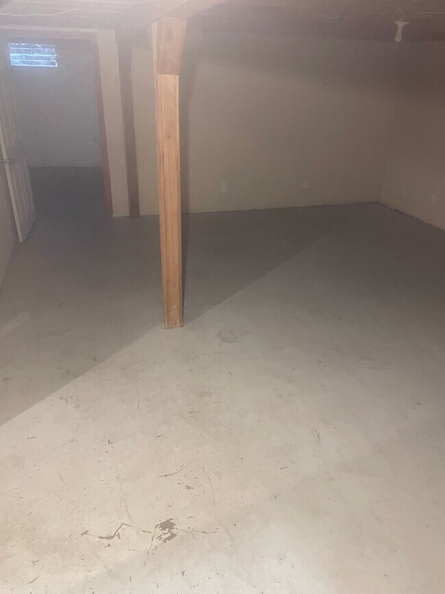 Building Photo - Move-In Ready 3-Bed in Hazelwood