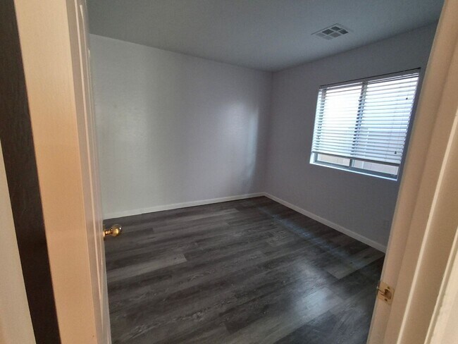 Building Photo - 29109 N Yellow Bee Dr