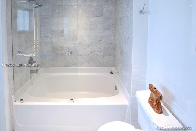 Building Photo - 601 NE 36th St