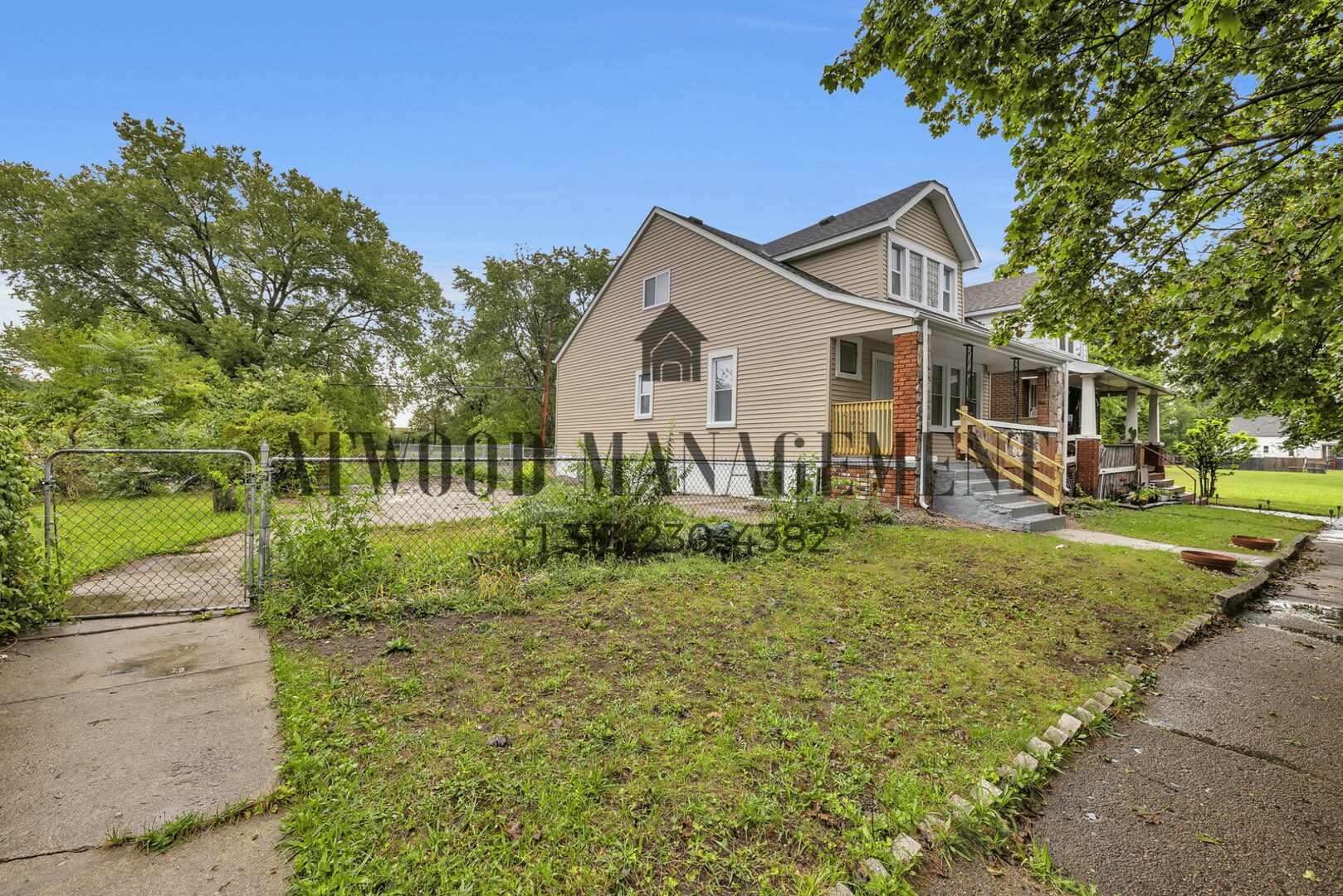 Building Photo - 8693 Woodlawn Ave