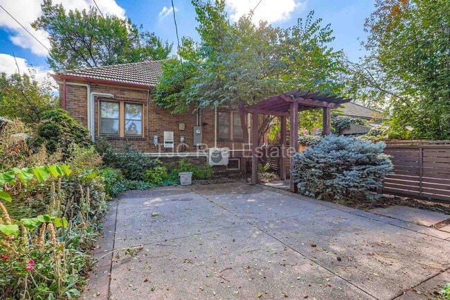 Building Photo - 1665 Jasmine St