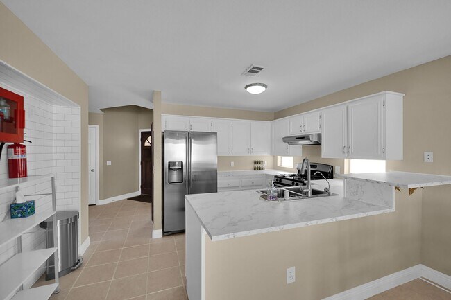 Building Photo - Solar Panels= No Nv Energy bill!! 3 Bed 2....
