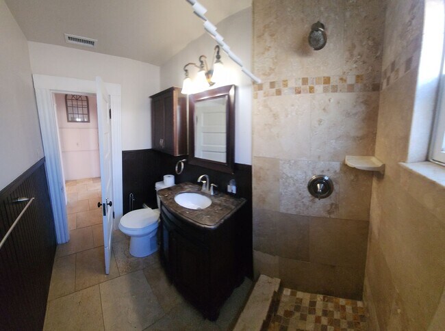 Building Photo - Islay Street  770-774