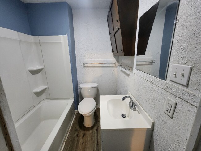 Building Photo - 214 E Belmont St