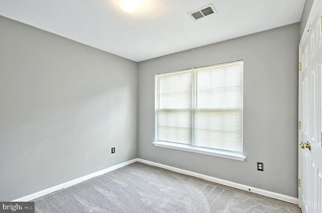 Building Photo - 9902 Woodview Dr