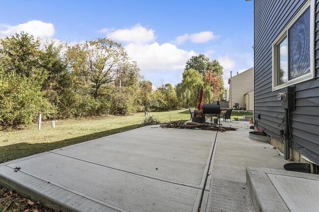 Building Photo - 384 W Powell Rd