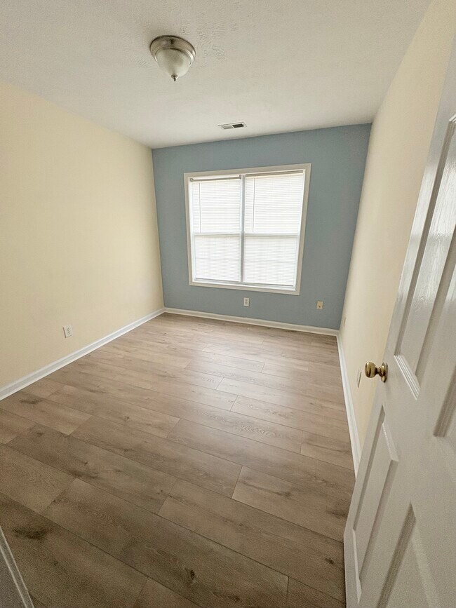 Building Photo - 6020 Quinn Rd